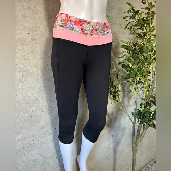 Lululemon Run a Marathon crop II black flowabunga 17” legging - Picture 7 of 7